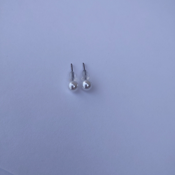 Pearl white elegant stud imitation earings!